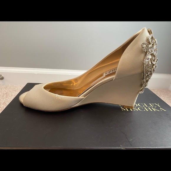 Bagdley Mischka “Meagan” wedge heel - Picture 9 of 9